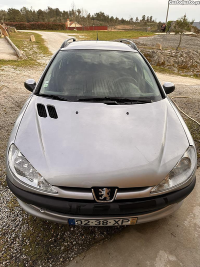 Peugeot 206 .