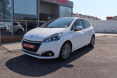 Peugeot 208 1.2 Signature