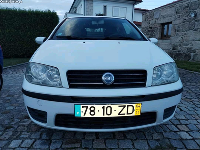 Fiat Punto 1.3 diesel AR CONDICIONADO