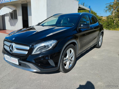 Mercedes-Benz GLA 220 170 CV Urban auto