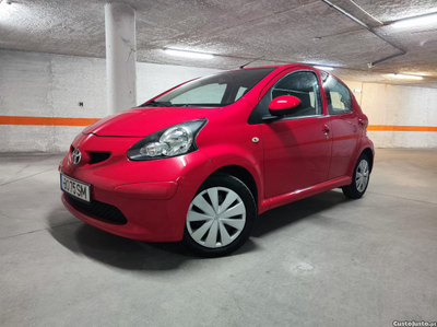 Toyota Aygo 1.0 + A/C (poucos km)