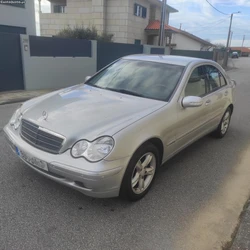 Mercedes-Benz C 220 CDI cx Automática