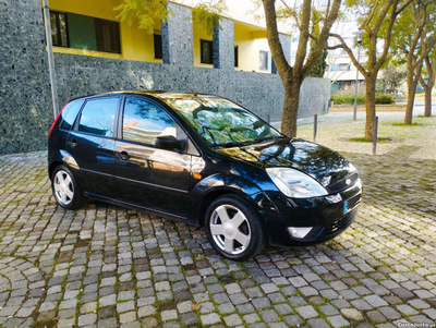 Ford Fiesta único dono 2003 impecável a/c