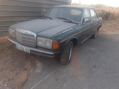 Mercedes-Benz  240 D