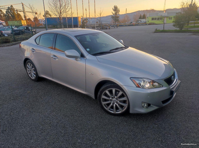 Lexus IS 220 familiar