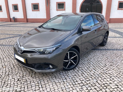 Toyota Auris 1.4 D-4D Com. +P.Techno+P.Sport