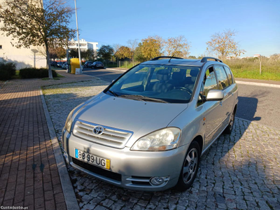 Toyota Avensis Verso (Clm20)-7L