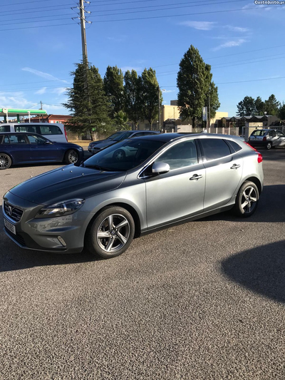 Volvo V40 D4 R-Design