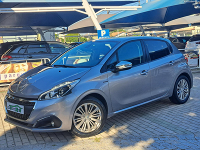 Peugeot 208 1.2 PureTech Signature EAT6