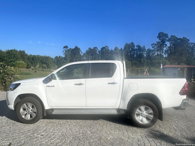 Toyota Hilux Tracker