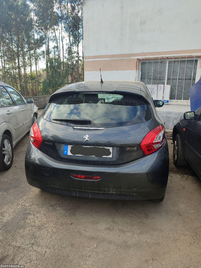 Peugeot 208 ...