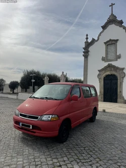 Toyota HiAce 2.4D 9 lugares