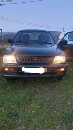 Mitsubishi L200 5 lugares