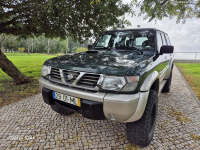 Nissan Patrol Y61 2.8 td 7 LUGARES