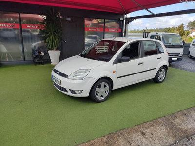 Ford Fiesta 1.4 TDCI - IVA DEDUTÍVEL