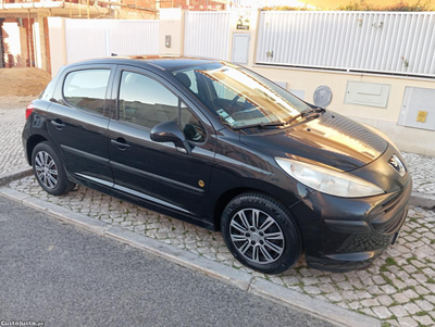 Peugeot 207 1.4i Trendy (180.000km) 2008