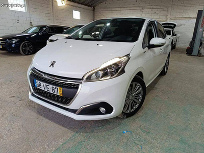 Peugeot 208 1.2 PureTech Signature