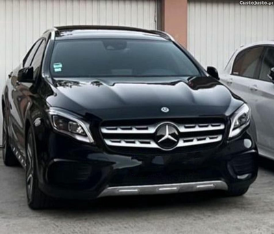 Mercedes-Benz GLA 180 D AMG Line Teto Panorâmico 2018 Automatico