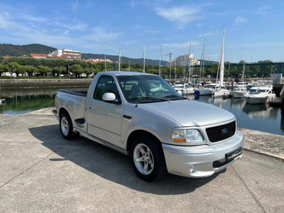 Ford F-150 SVT  Lightning  5.4 L V8 Supercharged