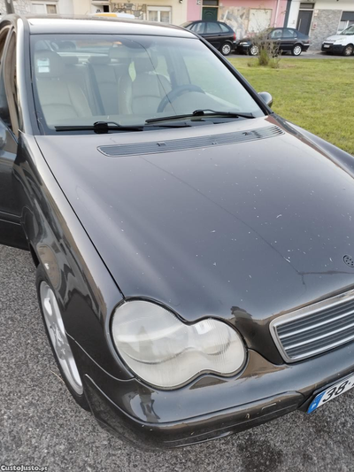 Mercedes-Benz C 200 Sedan