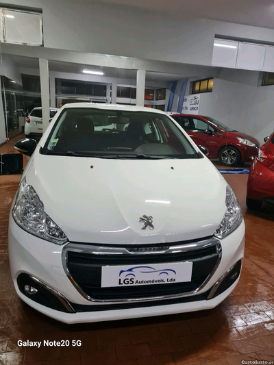 Peugeot 208 1.2vti