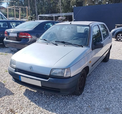 Renault Clio 1.2i 5p