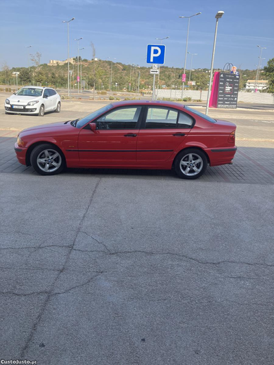 BMW 318 Sedan