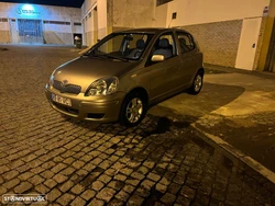 Toyota Yaris 1.0 SE MMT