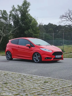 Ford Fiesta 1.6 EcoBoost c/ Pack Pele Desportiva ST