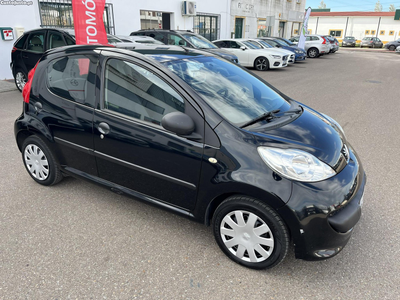 Peugeot 107 1.0 c/ AC