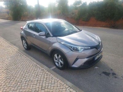 Toyota C-HR 1.8 hybrid