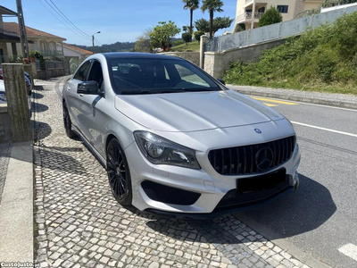 Mercedes-Benz CLA 220 AMG