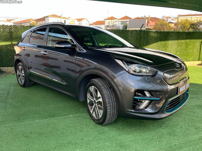 Kia e-Niro PREMIUM 204 CV com bataria 64 KWH