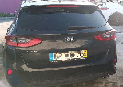 Kia Ceed 1.0 tgdi sinistrado