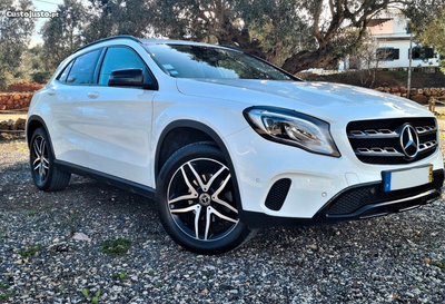 Mercedes-Benz GLA 180 D Pack night - Nac