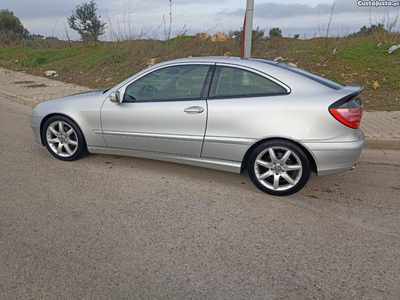 Mercedes-Benz C 180 1.8Gasolina(Literalmente impecável-Sò 167000kms)!