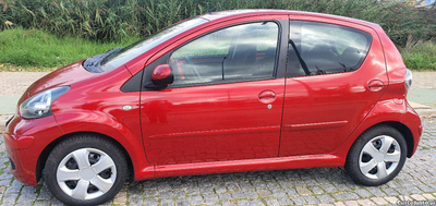 Toyota Aygo 1.0, 2010, ar condicionado, 90 mil km, 5 portas