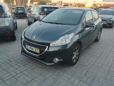 Peugeot 208 1.4 HDI 5 lugares