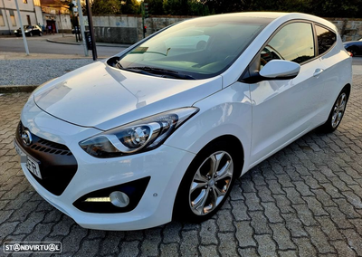 Hyundai i30 blue 1.6 CRDi Coupe Style