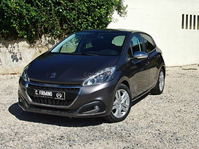 Peugeot 208 1.2 PureTech Signature