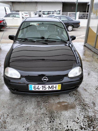 Opel Corsa Em estado novo