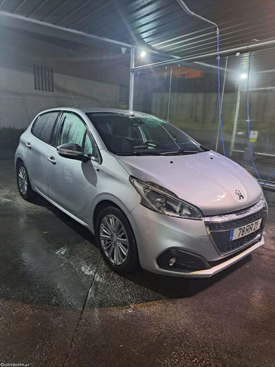 Peugeot 208 blueHDI style