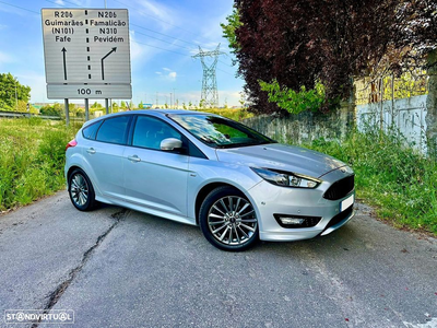 Ford Focus 1.0 EcoBoost S&S ST-Line