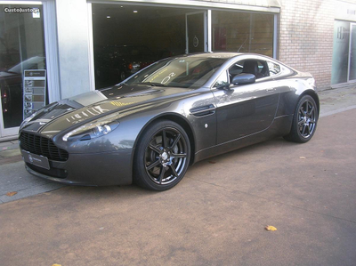 Aston Martin Vantage V8