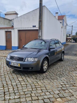 Audi A4 (203708)