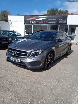 Mercedes-Benz GLA 180 D AMG LINE