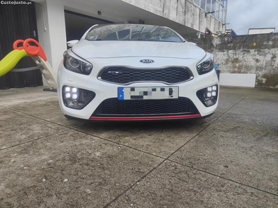 Kia Ceed GT 1.6 204 cv