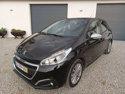 Peugeot 208 1.2i Style 90 mil kms