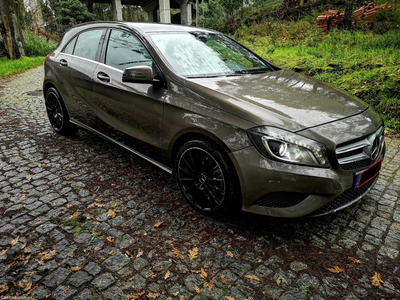 Mercedes-Benz A 200 CDI 136cv BE URBAN - JANTE 18" - GPS - Camara marcha trás -