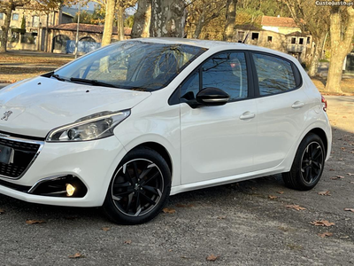 Peugeot 208 1.6 HDI 100CV